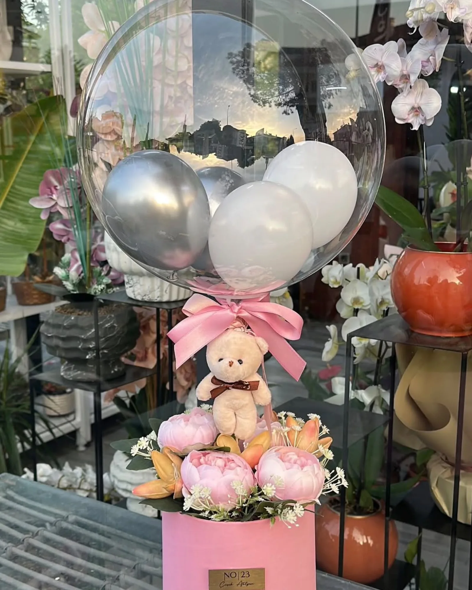 Ayıcıklı Pembe Balonlu Çiçek Kutusu
